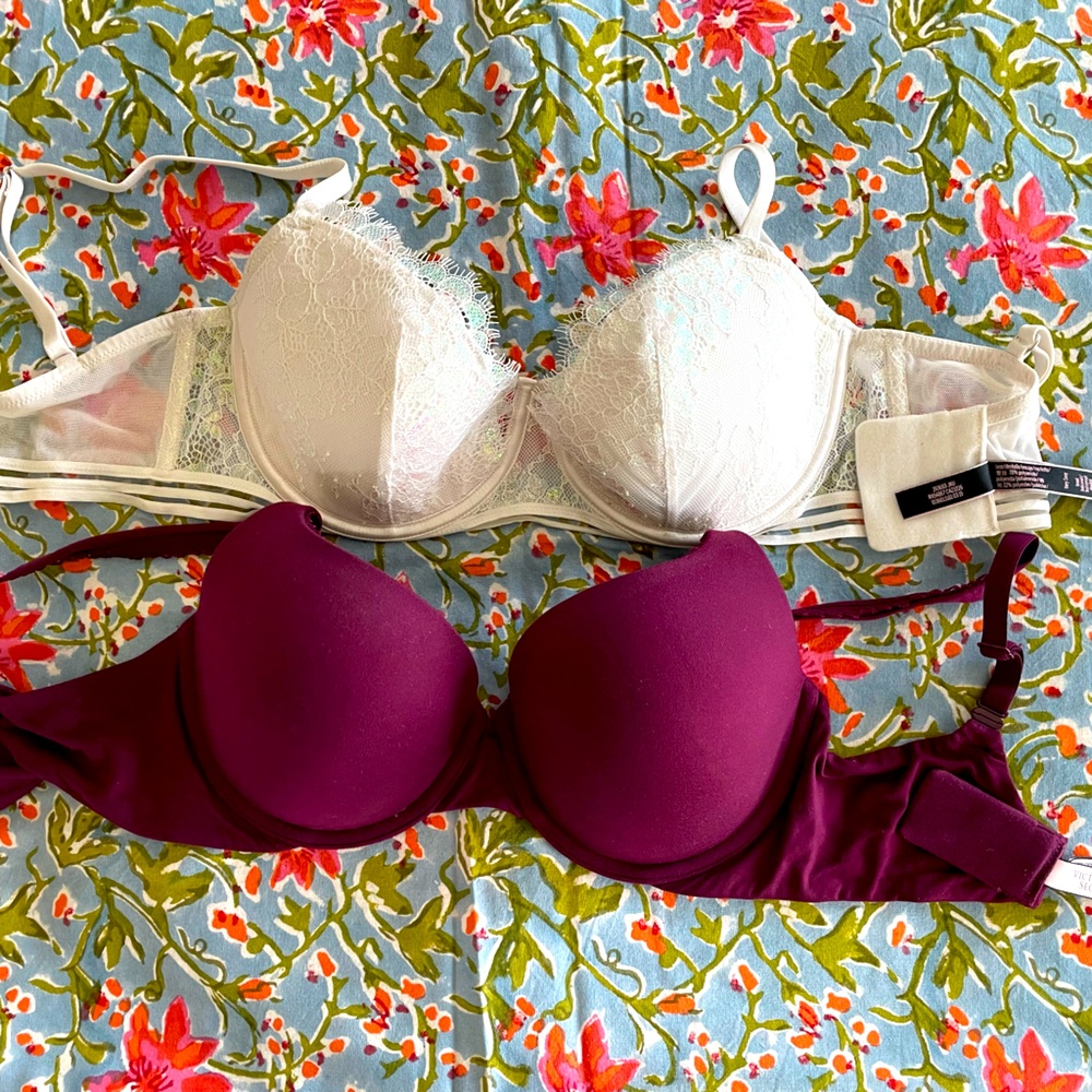 2/25 Victoria’s Secret 32DD excellent condition bras